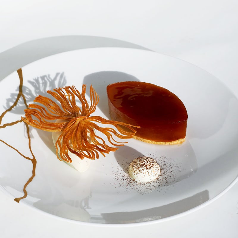 Gâteau de pomme tiède façon Tatin, glace à la vanille de Tahiti et croustillant caramélisé de Pascal Hainigue © Auberge de l'Ill